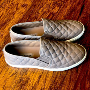 Steve Madden size‎ 8.5 slip on grey